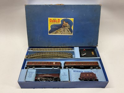 Lot 729 - A Hornby Dublo 3-Rail set EDP2, comprising...