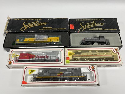 Lot 535 - Five boxed Bachmann HO scale American diesel...