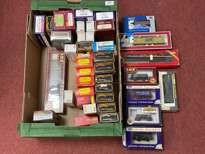Lot 594 - Approximately Thirty Eight OO Gauge items of...