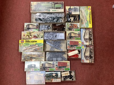 Lot 615 - Seventeen OO scale plastic locomotive, rolling...