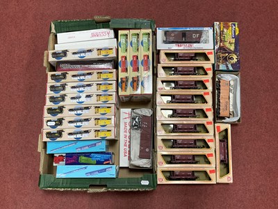 Lot 440 - Twenty Nine HO Scale American Outline Rolling...