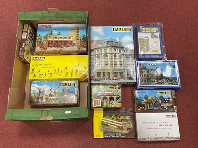 Lot 446 - Eleven HO Scale continental outline plastic...