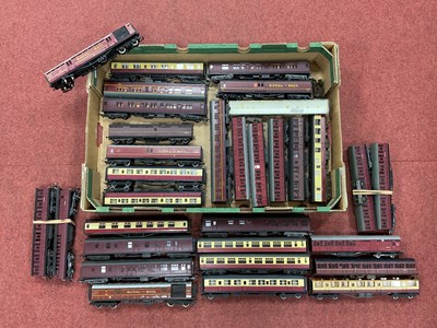 Lot 425 - Approximately thirty 00 gauge steam era...