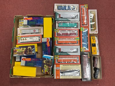 Lot 585 - Approximately Thirty HO Gauge North American...