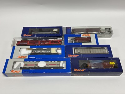Lot 552 - Eight HO gauge continental outline rolling...