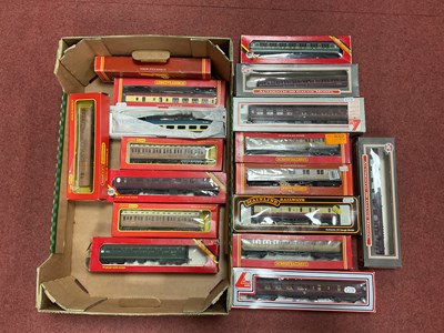 Lot 438 - Seventeen OO gauge outline british coaches,...