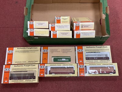Lot 581 - Thirteen HO Gauge American Outline 'ready to...