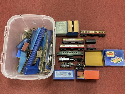Lot 471 - A Quantity of Hornby Dublo 3-Rail, including...