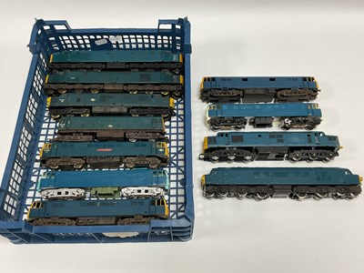 Lot 559 - Ten 00 gauge BR blue diesel and electric...