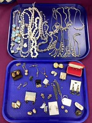 Lot 211 - A Selection of Vintage and Later Costume...