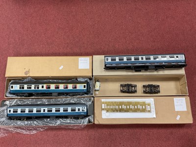 Lot 750 - Three boxed 0 gauge BR Mark 1 coaches in...