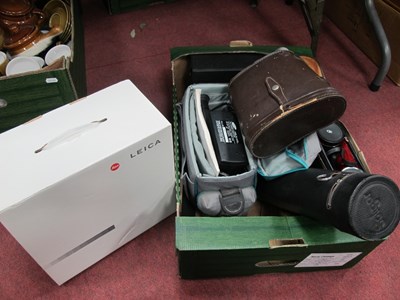 Lot 1191 - Leica Pradovit P150 Projector, binoculars,...