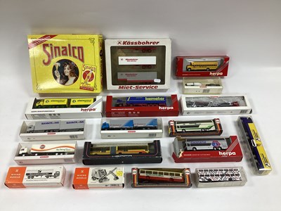 Lot 705 - Nineteen 1:87/HO scale plastic model lineside...