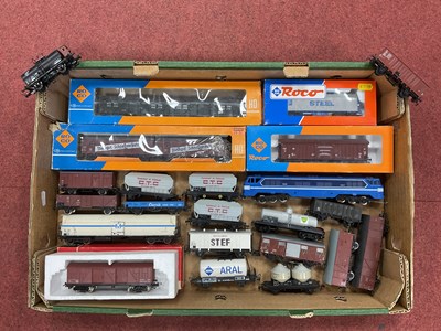Lot 428 - Approximately twenty-two HO scale European...