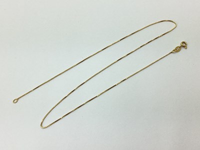 Lot 106 - A Fine Box Link Chain, stamped "750" and "203...