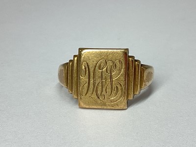 Lot 63 - A 9ct Gold Signet Ring, the initialled...