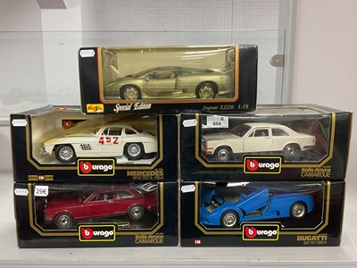 Lot 659 - Five 1:18/1:22 scale diecast model cars by...