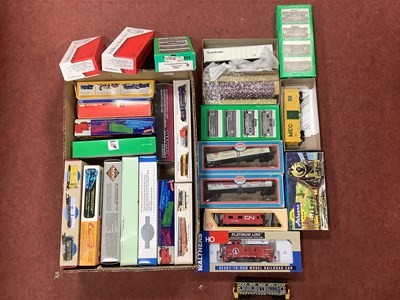 Lot 616 - Approximately twenty-three boxed HO scale...
