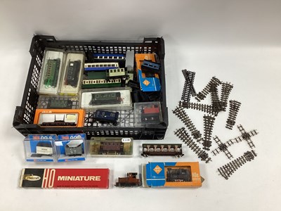 Lot 642 - A Collection of 009/HOe Items, including two...