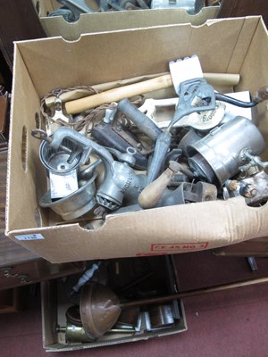 Lot 1138 - Antique and vintage home and kitchen ware,...
