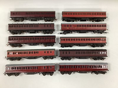 Lot 719 - Eleven 00 gauge kit/scratch-built non-corridor...