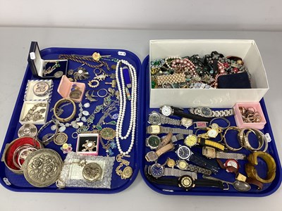 Lot 195 - A Collection of Vintage and Later Costume...