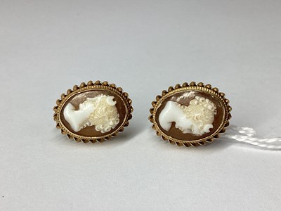 Lot 135 - A Pair of Decorative Shell Carved Cameo...