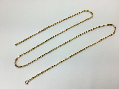Lot 108 - A Long Smooth Link Chain, stamped "750" (later...