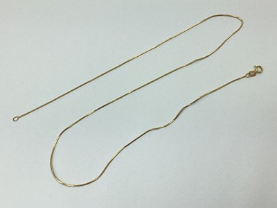 Lot 110 - A Fine Smooth Link Chain, stamped "Italy 750"...