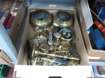 Lot 1065 - Brassware, including Avery bell weights, pairs...