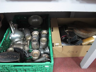 Lot 1083 - Metalware and collectables, including...