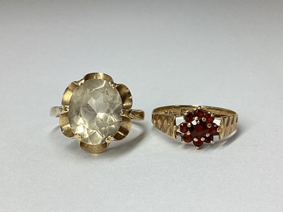 Lot 86 - A Dainty 9ct Gold Garnet Cluster Ring, claw...