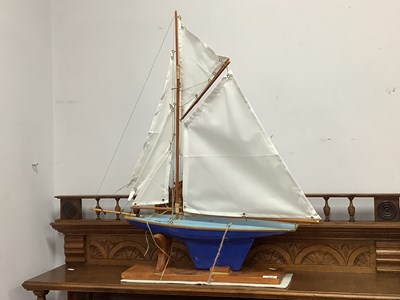 Lot 1564 - Model Yacht, The Hull circa 1930s, repainted...