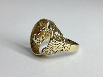 Lot 82 - A 9ct Gold Coin Ring Mount, (no coin) the...