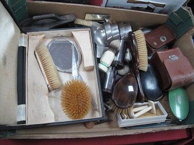 Lot 1355 - Vintage Barbers Shaving Items including -...