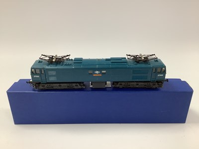 Lot 830 - A Triang 00 gauge EM2 electric locomotive in...
