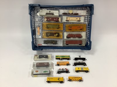 Lot 736 - Twenty-one N gauge American outline freight...