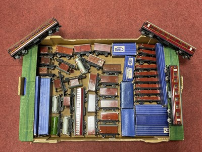 Lot 443 - A collection of Hornby-Dublo 00 gauge...