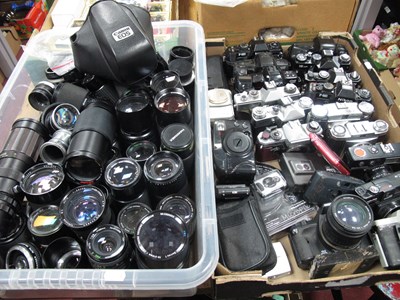 Lot 1092 - Cameras and lenses, including large quantity...