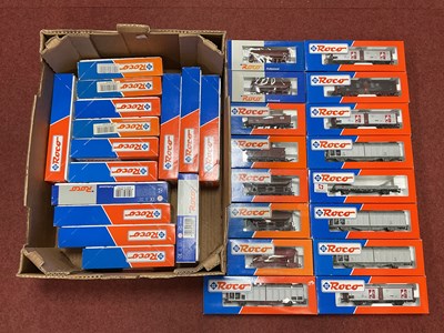 Lot 425 - Approximately thirty boxed Roco HO scale...
