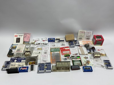 Lot 553 - A quantity of N gauge scenic items and...