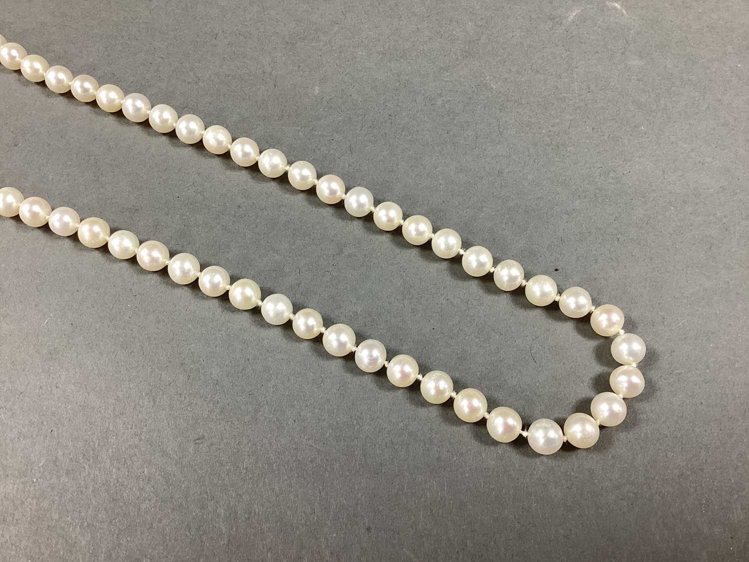 Lot 76 - A Single Strand Pearl Bead Necklace, of...