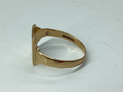 Lot 41 - A 9ct Gold Signet Ring, the plain rectangular...
