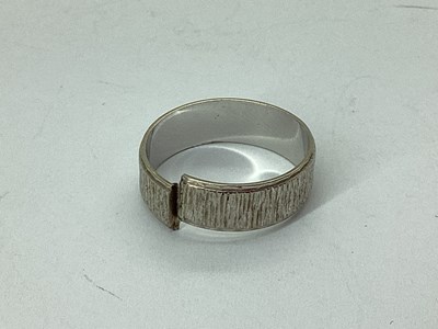 Lot 90 - An 18ct White Gold Bark Effect Wedding Band...