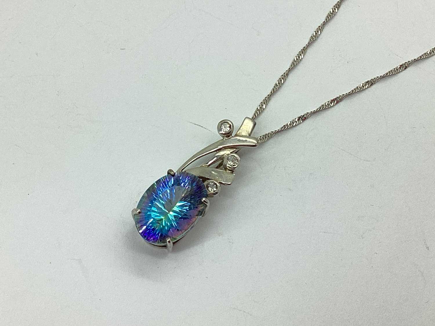 Lot 69 - A Modern 9ct White Gold Stone Set Pendant,...