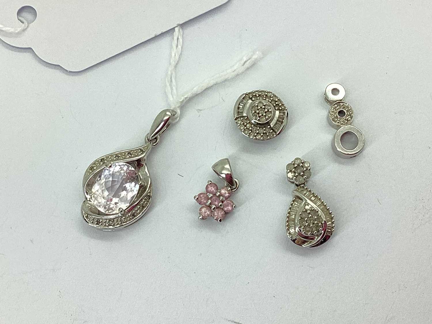 Lot 89 - A Small Collection of Modern 9ct White Gold...