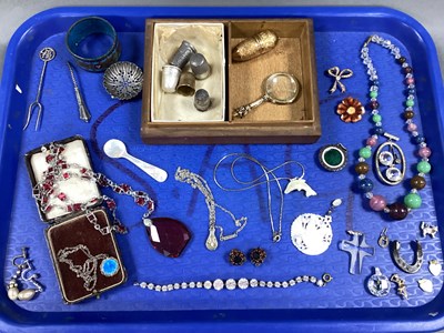 Lot 158 - A Collection of Vintage and Later Costume...