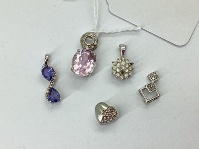 Lot 87 - A Small Collection of Modern 9ct White Gold...