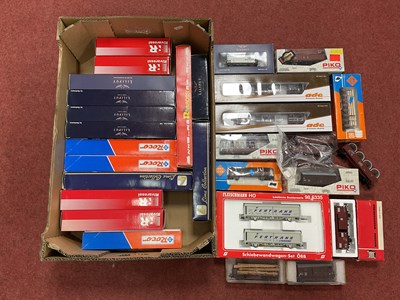 Lot 387 - Approximately thirty HO scale European outline...