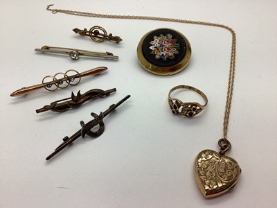 Lot 107 - A Vintage Micromosaic Brooch, detailed with...